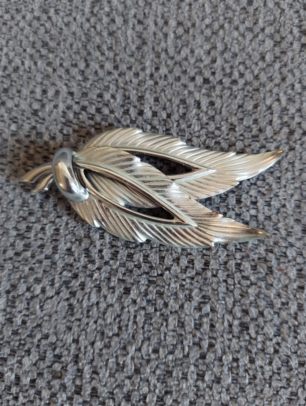 Vintage Silver Leaf Brooch - Sculpted Feather Design